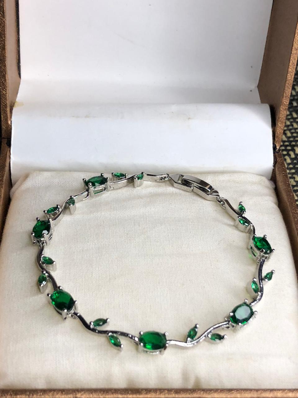 Emerald Green Tulip Bracelet