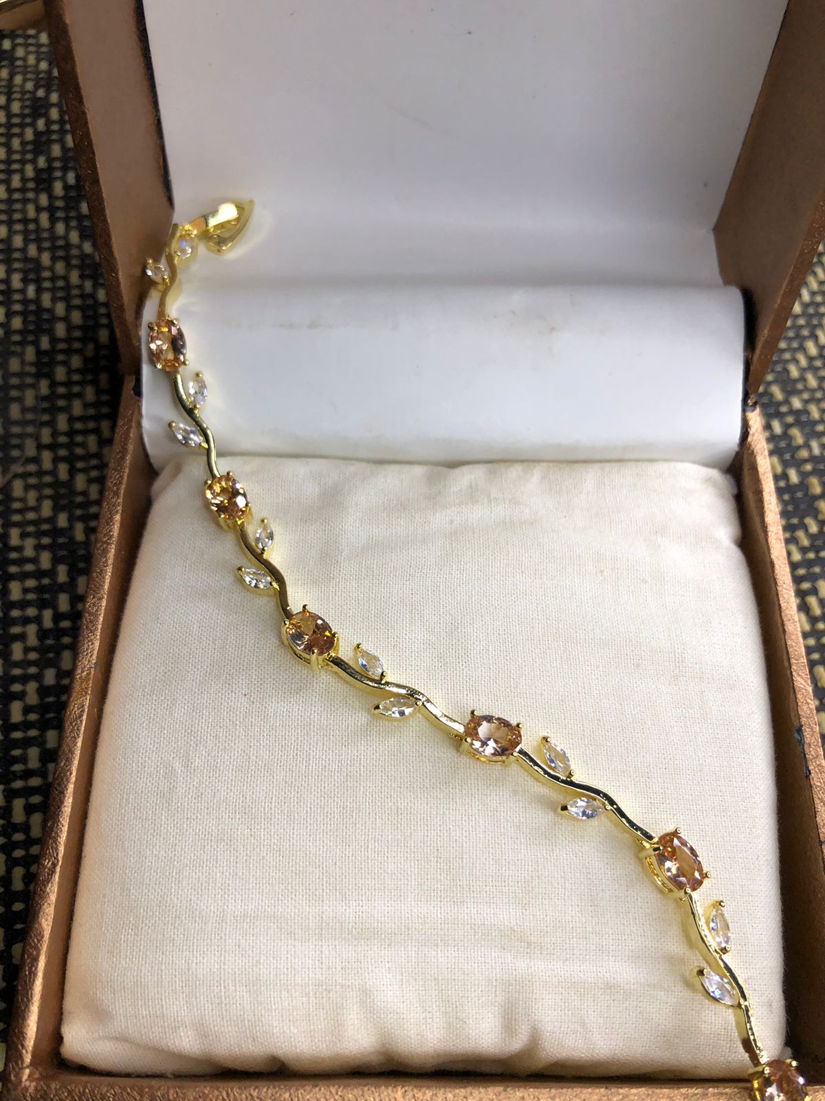 Luminous Peach Stone Tulip Bracelets